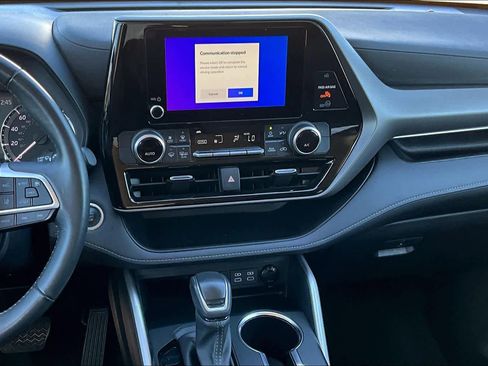 Used 2024 Toyota Highlander XLE image 6