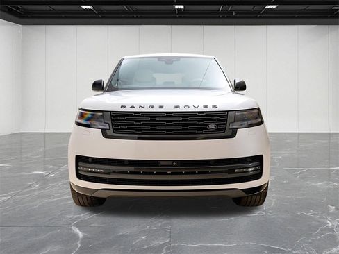 Used 2025 Land Rover Range Rover Autobiography image 5
