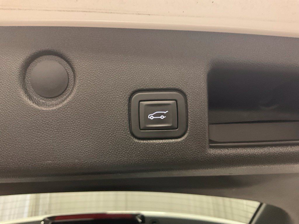 Used 2018 Chevrolet Equinox LT AWD/4WD image 32
