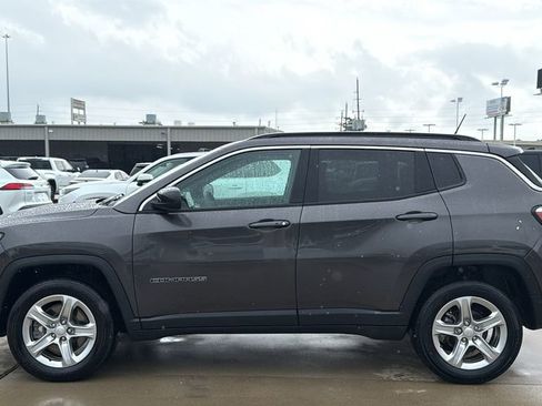 Used 2024 Jeep Compass Latitude AWD/4WD image 2