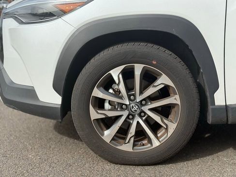 Used 2023 Toyota Corolla Cross XLE w/ Convenience Package image 9