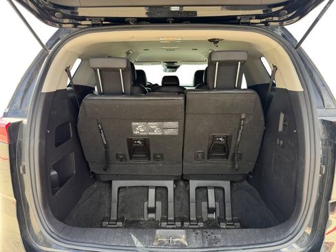 Used 2023 Kia Carnival LX FWD image 18