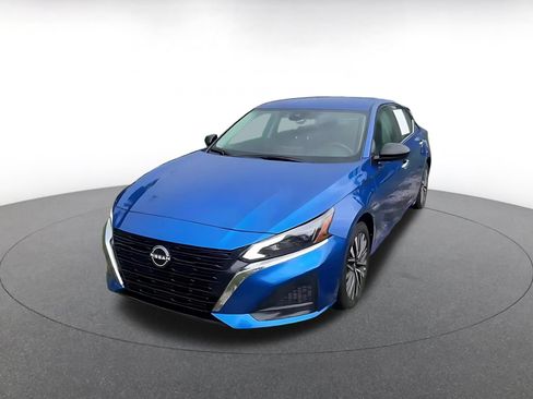 Used 2025 Nissan Altima 2.5 SV FWD image 7