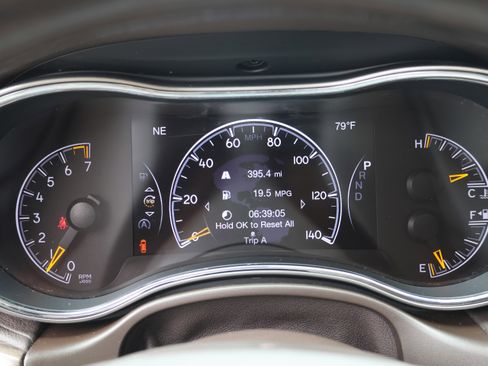 Used 2021 Jeep Grand Cherokee Overland AWD/4WD image 33