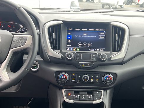 Used 2023 GMC Terrain SLT image 29
