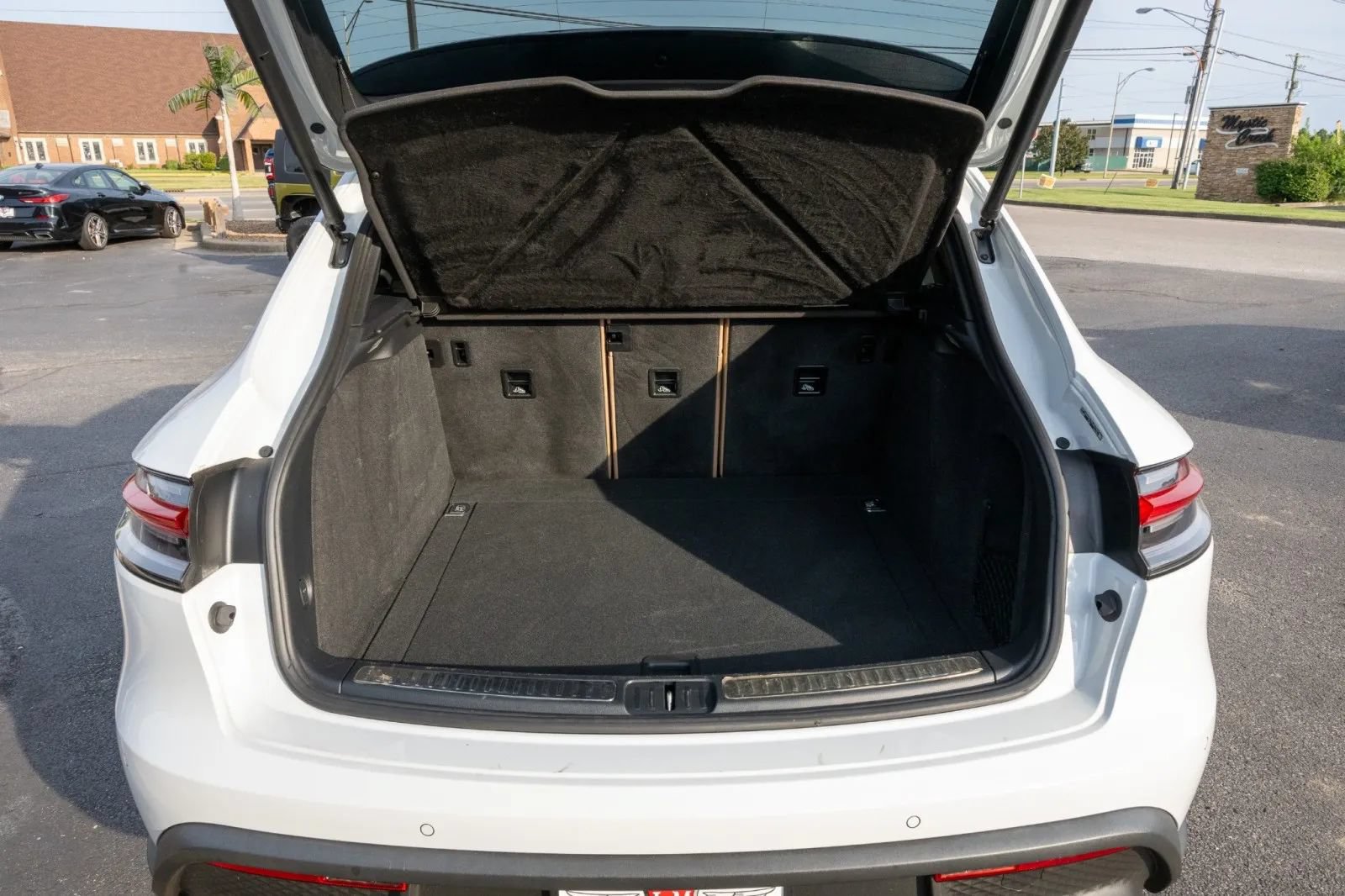 Used 2024 Porsche Macan w/ Premium Plus Package AWD/4WD image 45