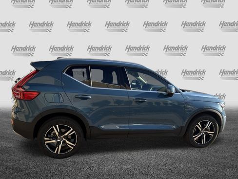 Used 2025 Volvo XC40 B5 Core image 11