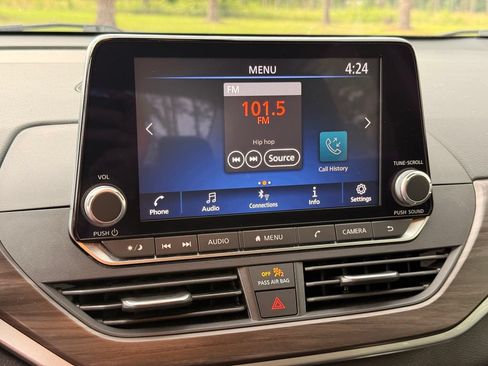 Used 2024 Nissan Altima 2.5 SV FWD image 17
