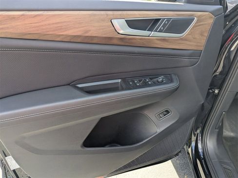 Used 2025 Volkswagen Atlas SE image 15