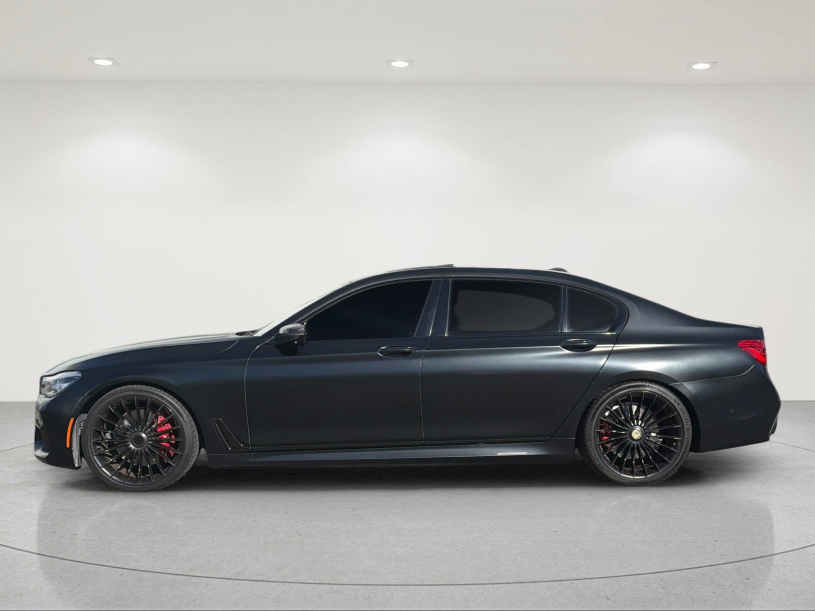 Used 2017 BMW 750i RWD image 2