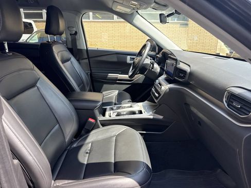 Used 2023 Ford Explorer XLT w/ Equipment Group 202A AWD/4WD image 28