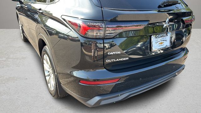Used 2025 Mitsubishi Outlander ES FWD image 40