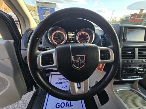 Used 2013 Dodge Grand Caravan Crew image 23