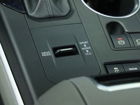 Used 2022 Toyota Highlander XLE image 24