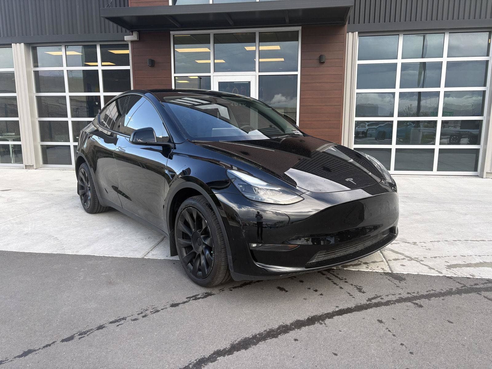 Used 2024 Tesla Model Y Long Range AWD/4WD image 2