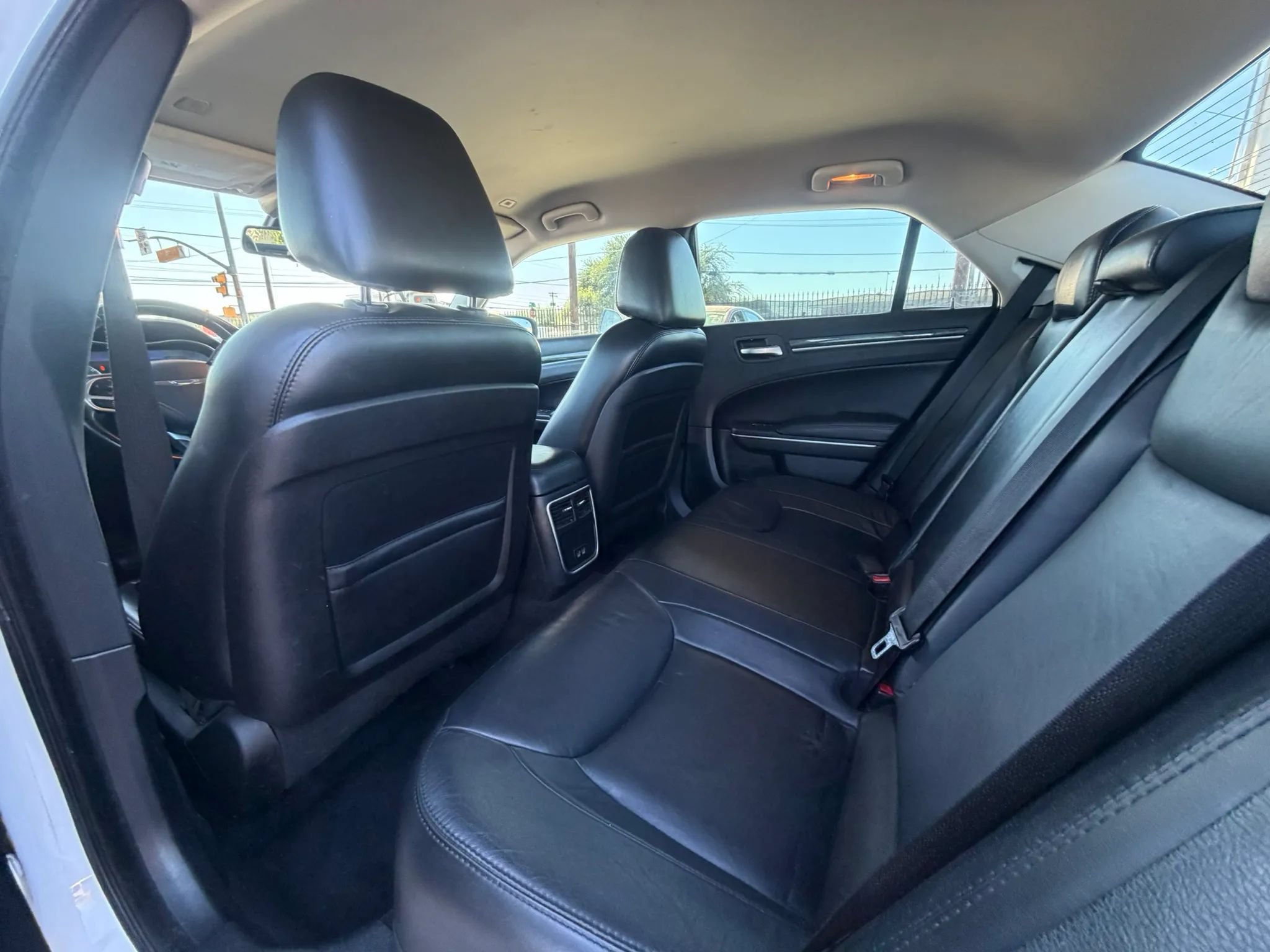 Used 2018 Chrysler 300 Touring L RWD image 13