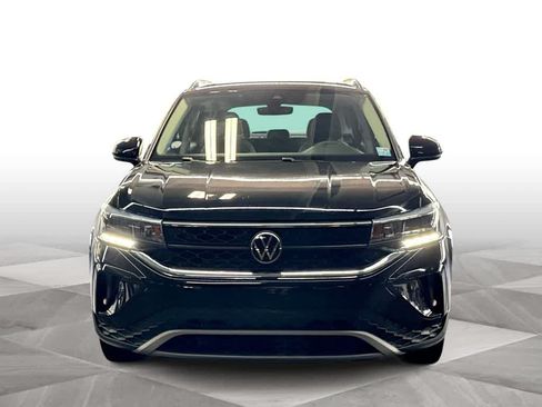 Certified 2024 Volkswagen Taos SE FWD image 3