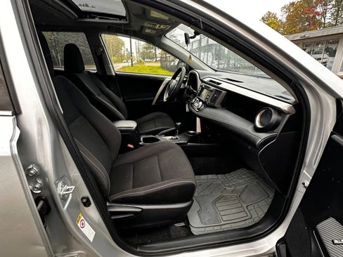 Used 2015 Toyota RAV4 XLE image 28