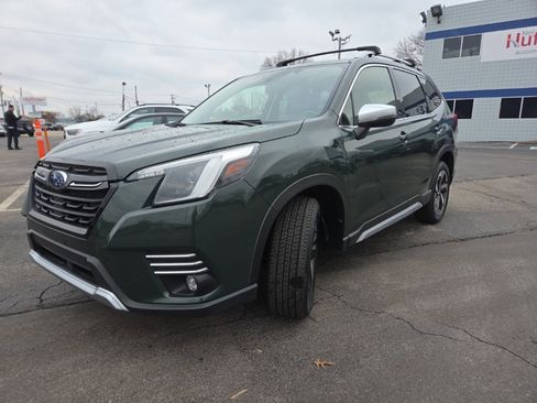 Used 2023 Subaru Forester Touring image 3