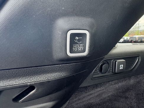 Used 2023 Jeep Grand Cherokee Overland w/ Luxury Tech Group IV image 17