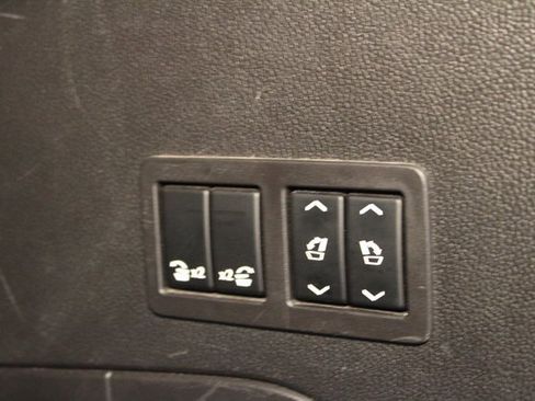 Used 2016 Cadillac Escalade Platinum image 18