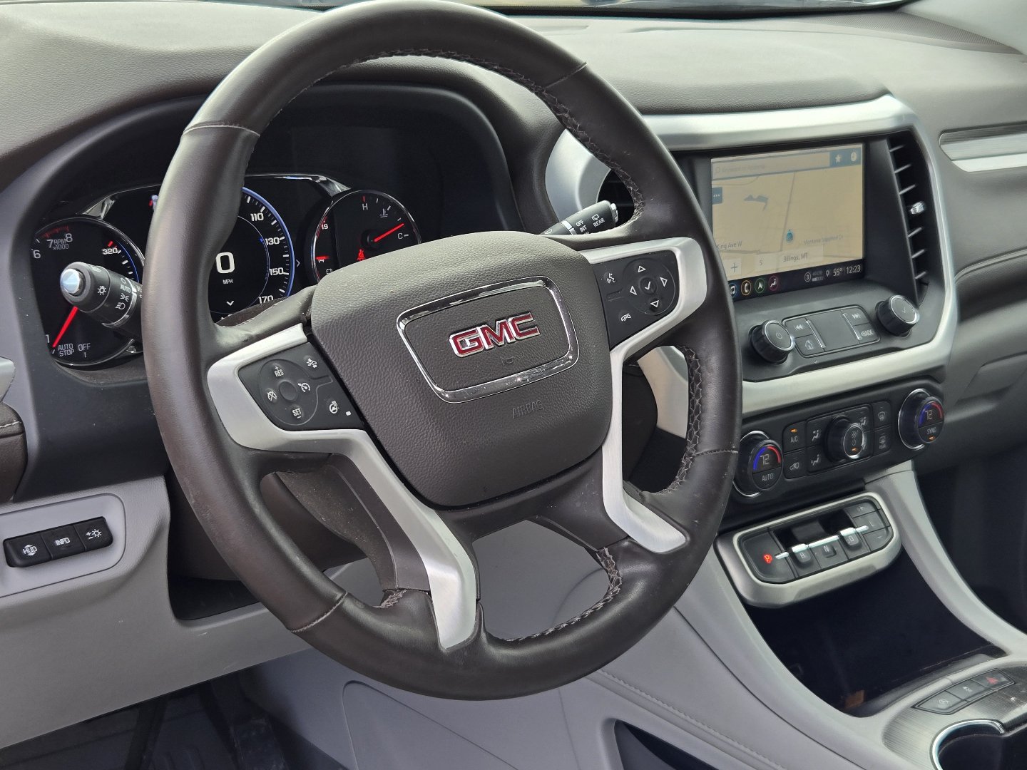 Used 2023 GMC Acadia SLT w/ Technology Package AWD/4WD image 4