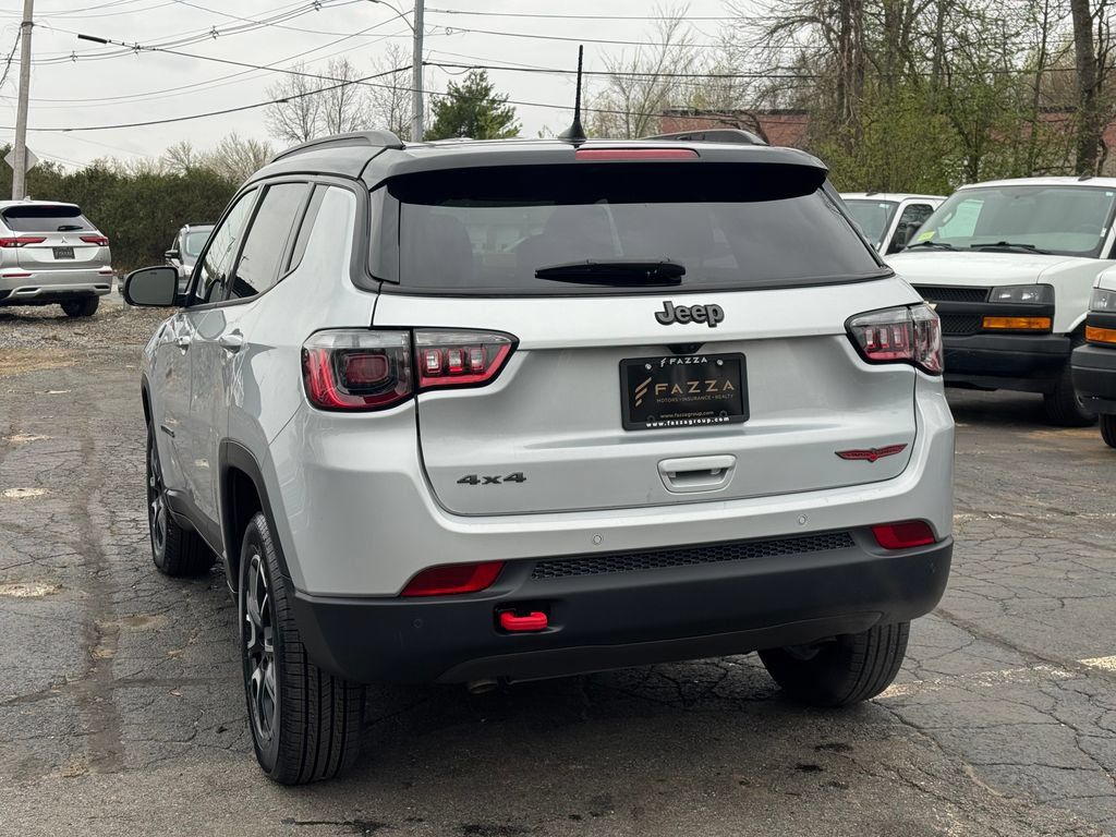 Used 2025 Jeep Compass Trailhawk AWD/4WD image 7