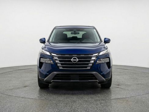 Used 2025 Nissan Rogue SV FWD image 2
