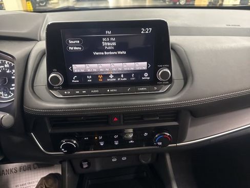 Used 2024 Nissan Rogue S image 27