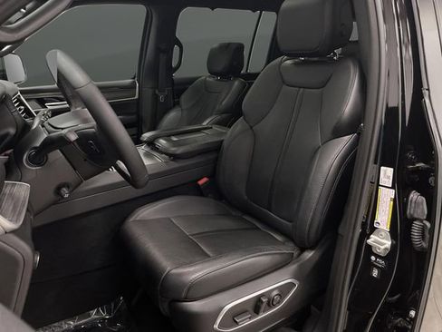 Used 2024 Jeep Wagoneer L Series III w/ Premium Group I image 4