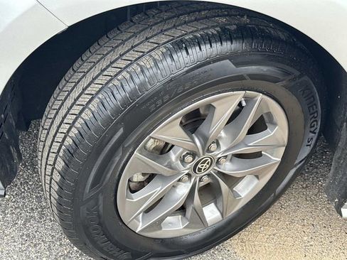 Used 2024 Toyota Sienna XLE image 15