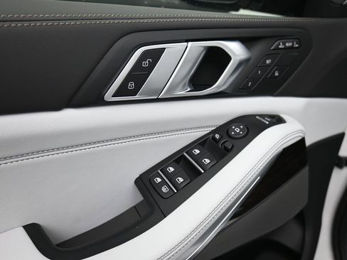 Used 2026 BMW X7 xDrive40i w/ M Sport Package image 9