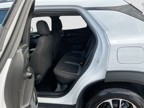 Used 2025 Chevrolet TrailBlazer LT w/ LT Cold Weather Package FWD image 23