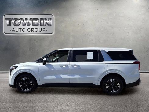 Certified 2025 Kia Carnival LXS FWD image 8