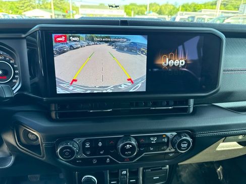 Used 2024 Jeep Wrangler Unlimited Rubicon w/ Technology Group AWD/4WD image 14