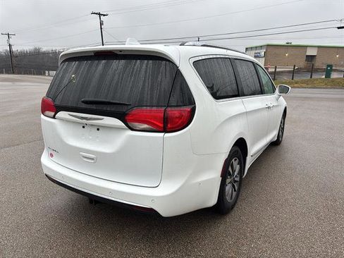 Used 2020 Chrysler Pacifica Touring-L Plus w/ Advanced Safetytec Group image 4