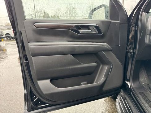 Used 2025 Chevrolet Suburban LS image 23