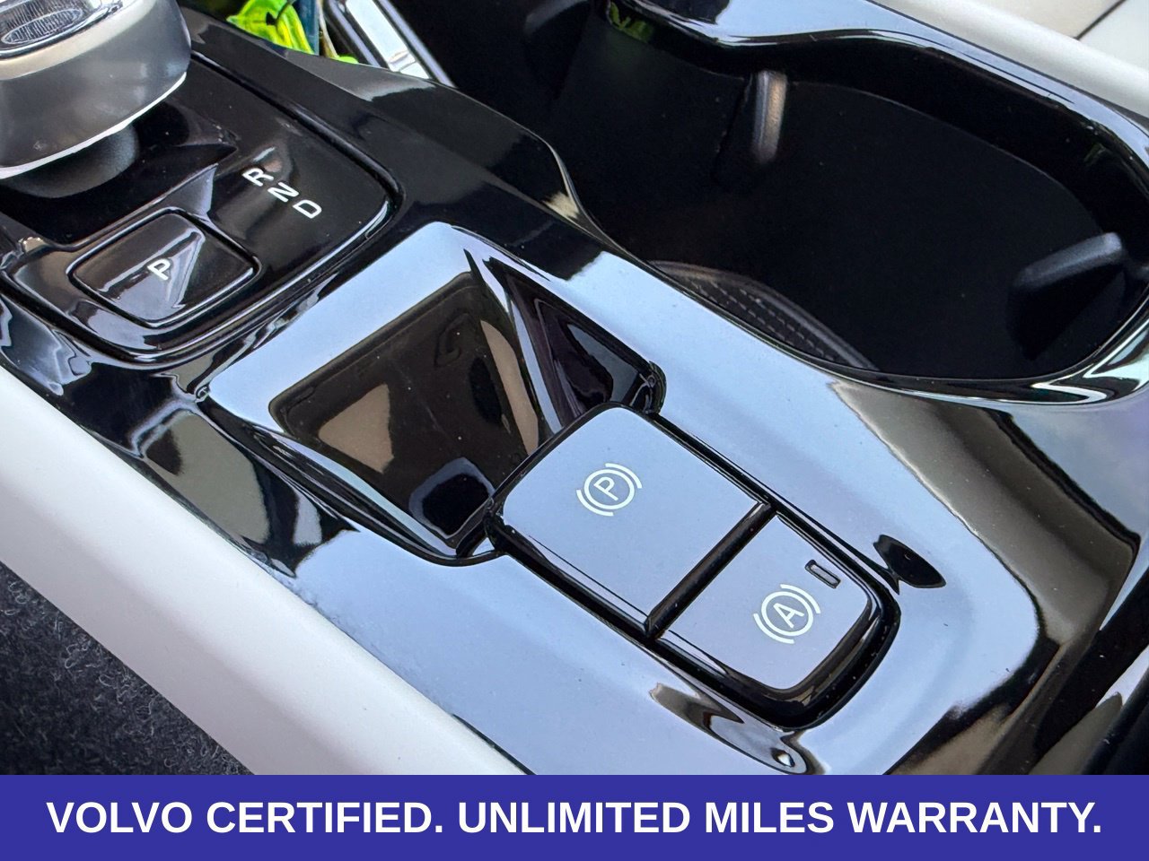 Certified 2025 Volvo XC40 B5 Ultra w/ Protection Package Premier AWD/4WD image 21