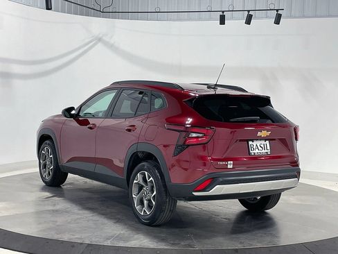 Used 2025 Chevrolet Trax LT FWD image 13