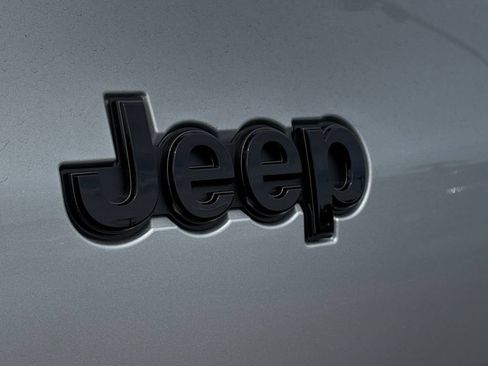 New 2026 Jeep Grand Cherokee L 2WD image 9