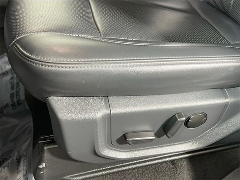 Used 2024 Ford Expedition Max XLT image 18