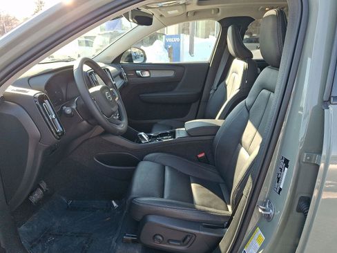 Certified 2025 Volvo XC40 B5 Ultra image 14