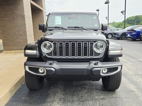 Used 2025 Jeep Wrangler Unlimited Sahara w/ Safety Group AWD/4WD image 2