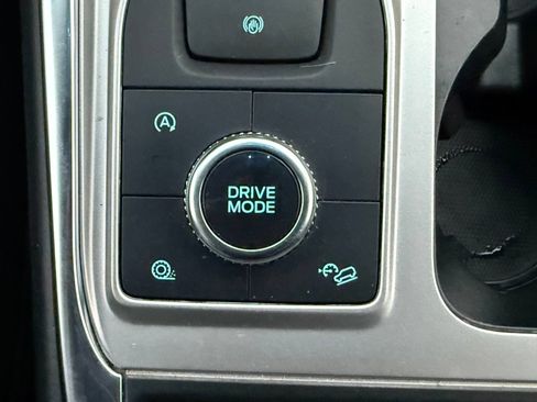 Used 2020 Ford Explorer XLT w/ Equipment Group 202A AWD/4WD image 28