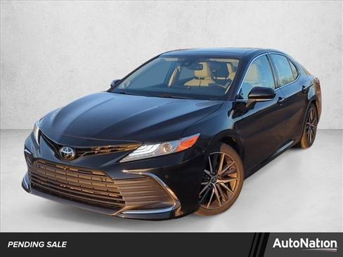 Used 2022 Toyota Camry XLE w/ Navigation Package image 1