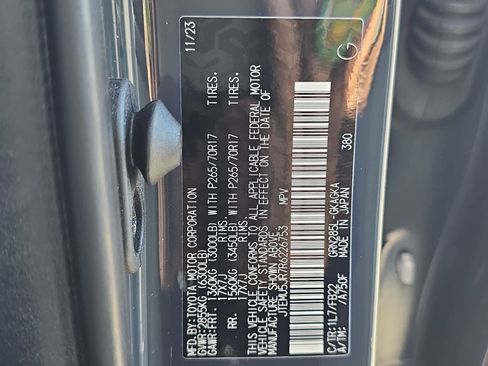 Used 2024 Toyota 4Runner SR5 AWD/4WD image 34