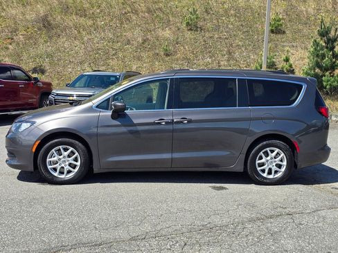 Used 2021 Chrysler Voyager Lxi image 11
