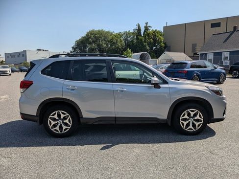 Used 2019 Subaru Forester Premium AWD/4WD image 4