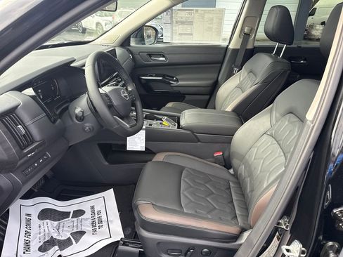 New 2026 Nissan Pathfinder Platinum w/ Cargo Package FWD image 9
