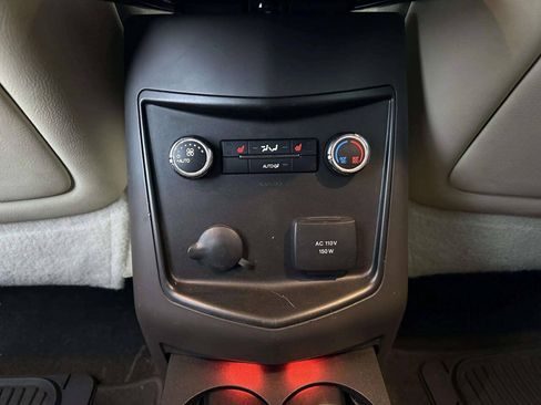 Used 2013 Lincoln MKT AWD image 41